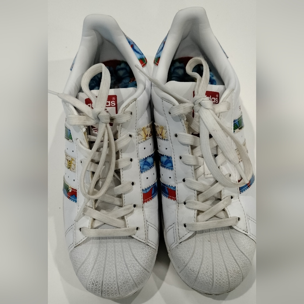Women's Adidas Superstar White Tennis Shoes Size 6